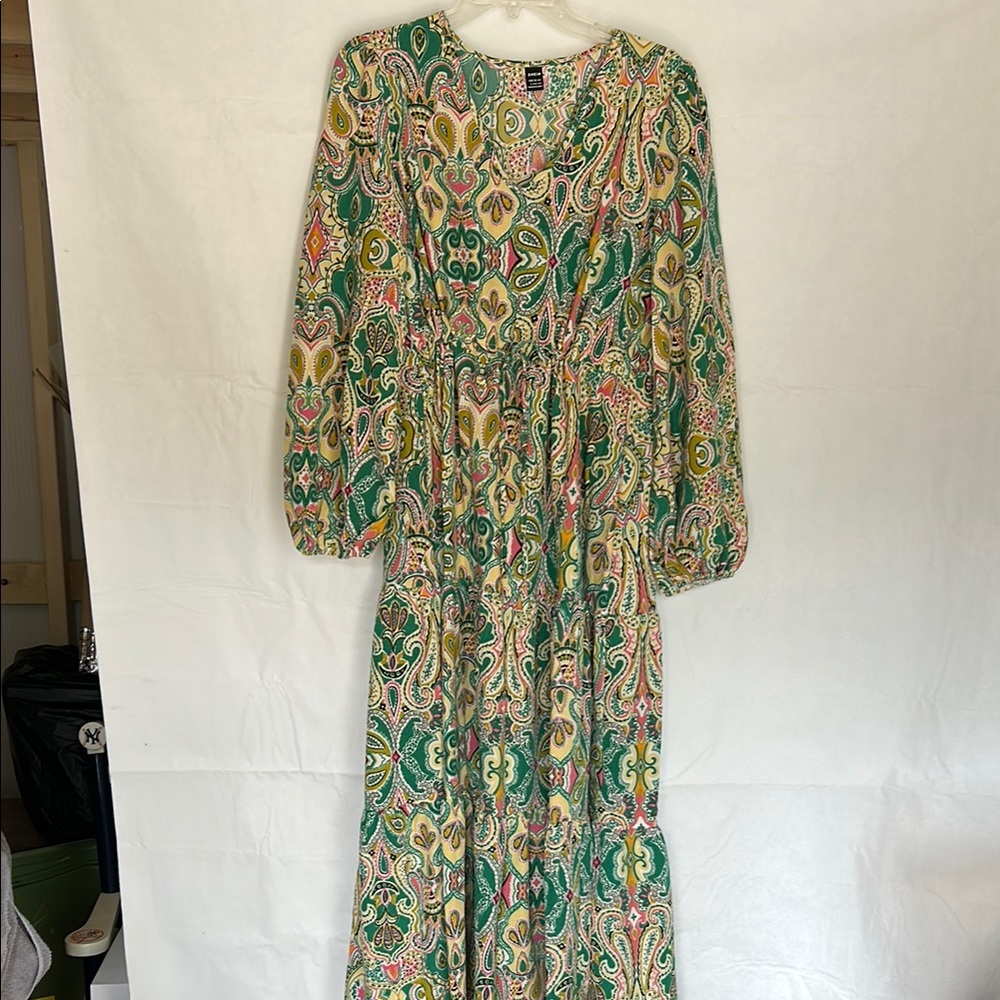 Elegant Green Paisley Maxi Dress